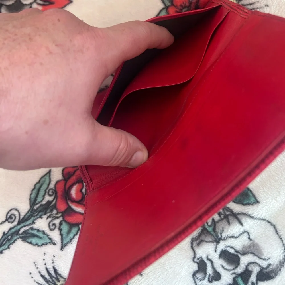 LOUIS VUITTON Epi Portefeuille Brazza in Castillan Red - Rare Vintage Design